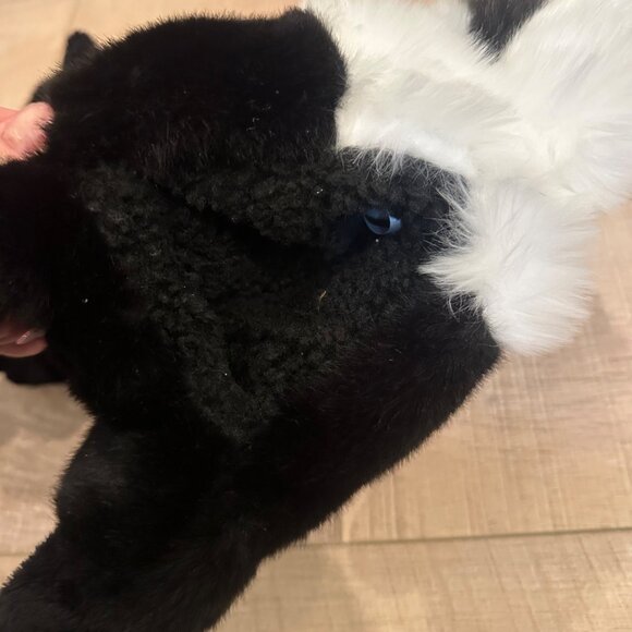 DAPHNE BLACK AND WHITE SKUNK PUPPET - Picture 4 of 8